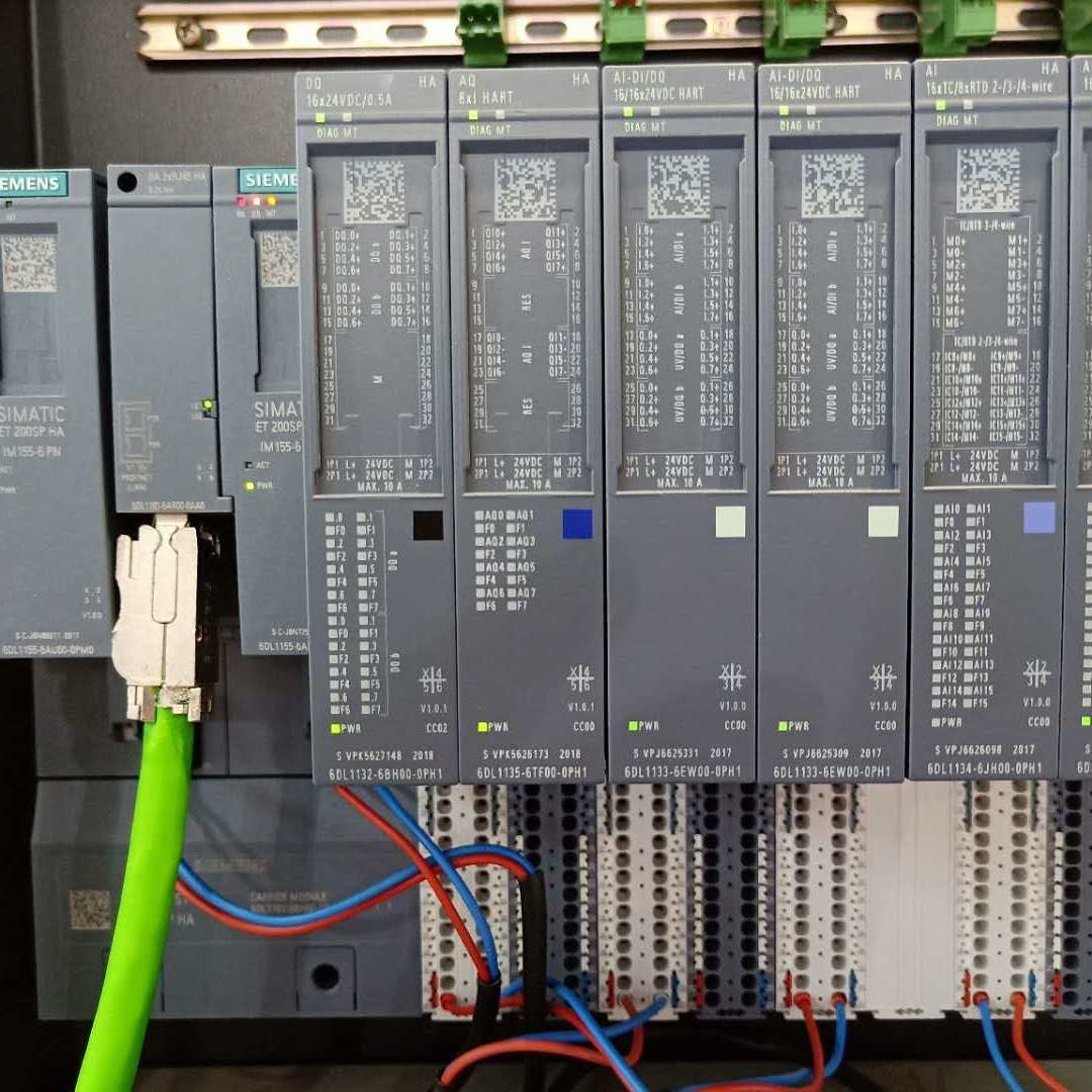 SIEMENS allen bradley programmable logic controller 6ES7155-6AA01-0BN0